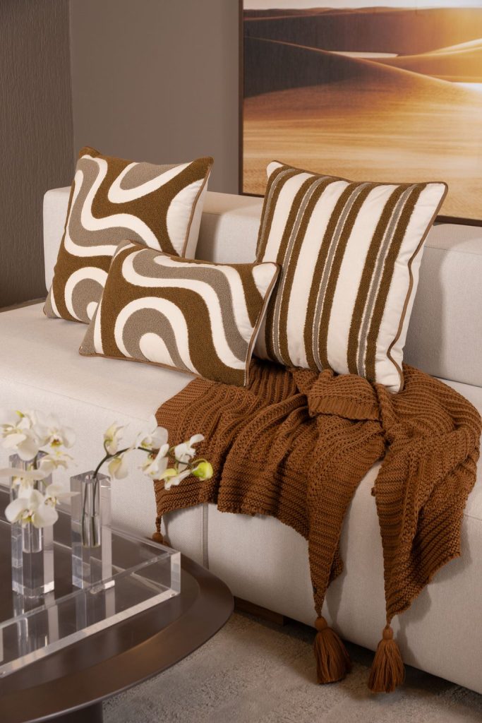 Almofadas com bordados orgânicos