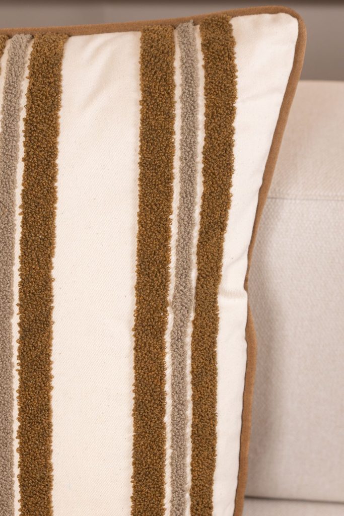 Almofadas com bordados orgânicos